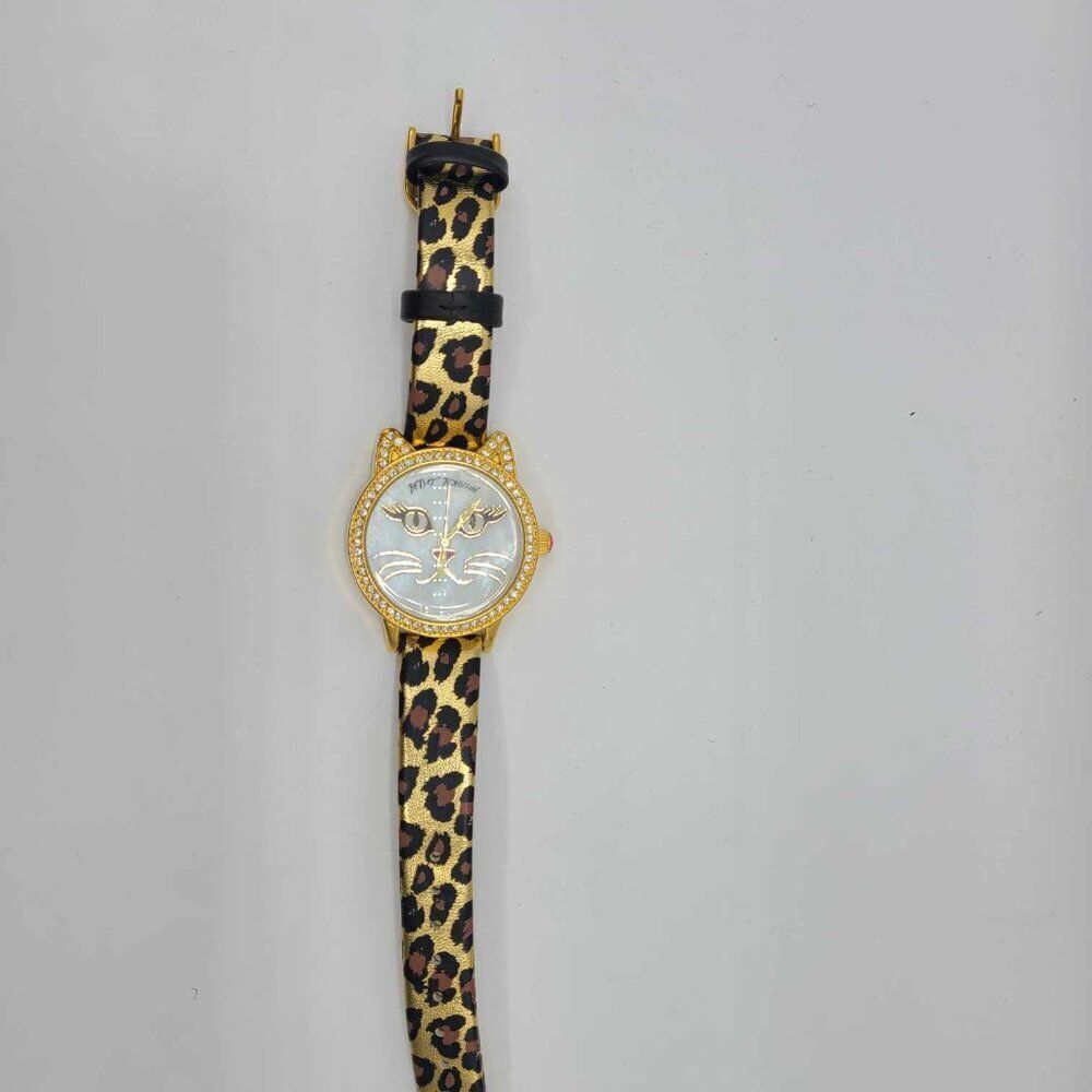 Betsey Johnson Mother of Pearl Cat Face Watch New!  Working  NWOT! - Picture 13 of 14